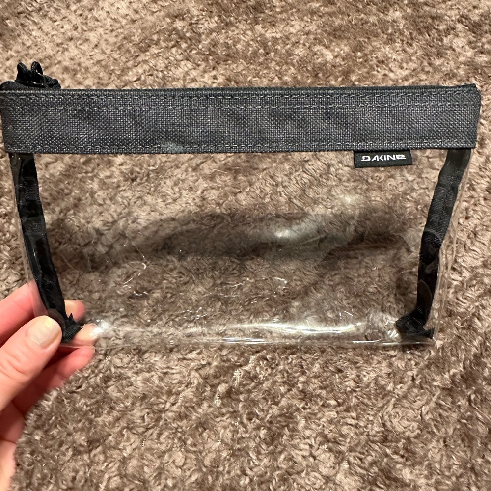 Dakine pouch